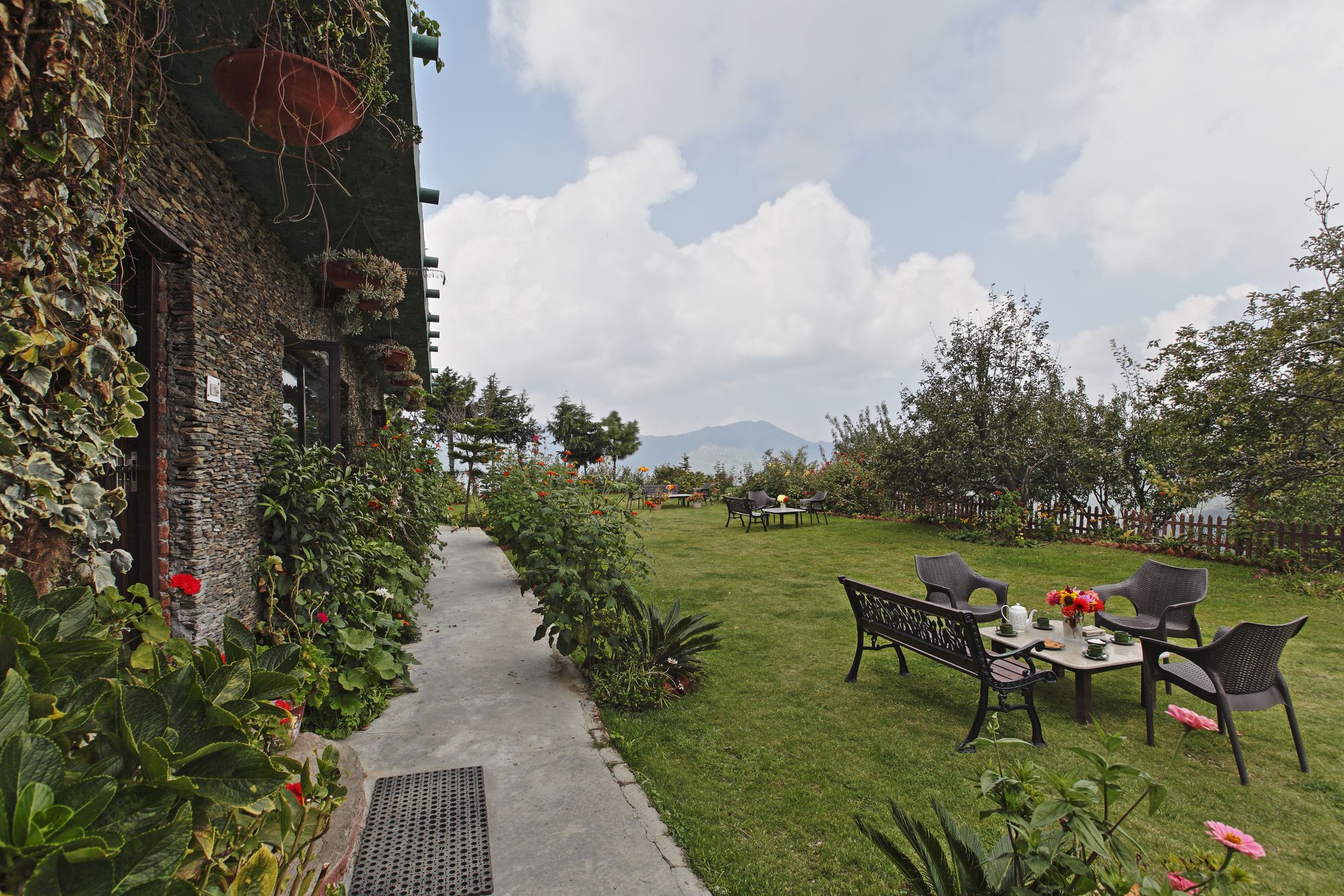 Фото Cedar Lodge by Aahma