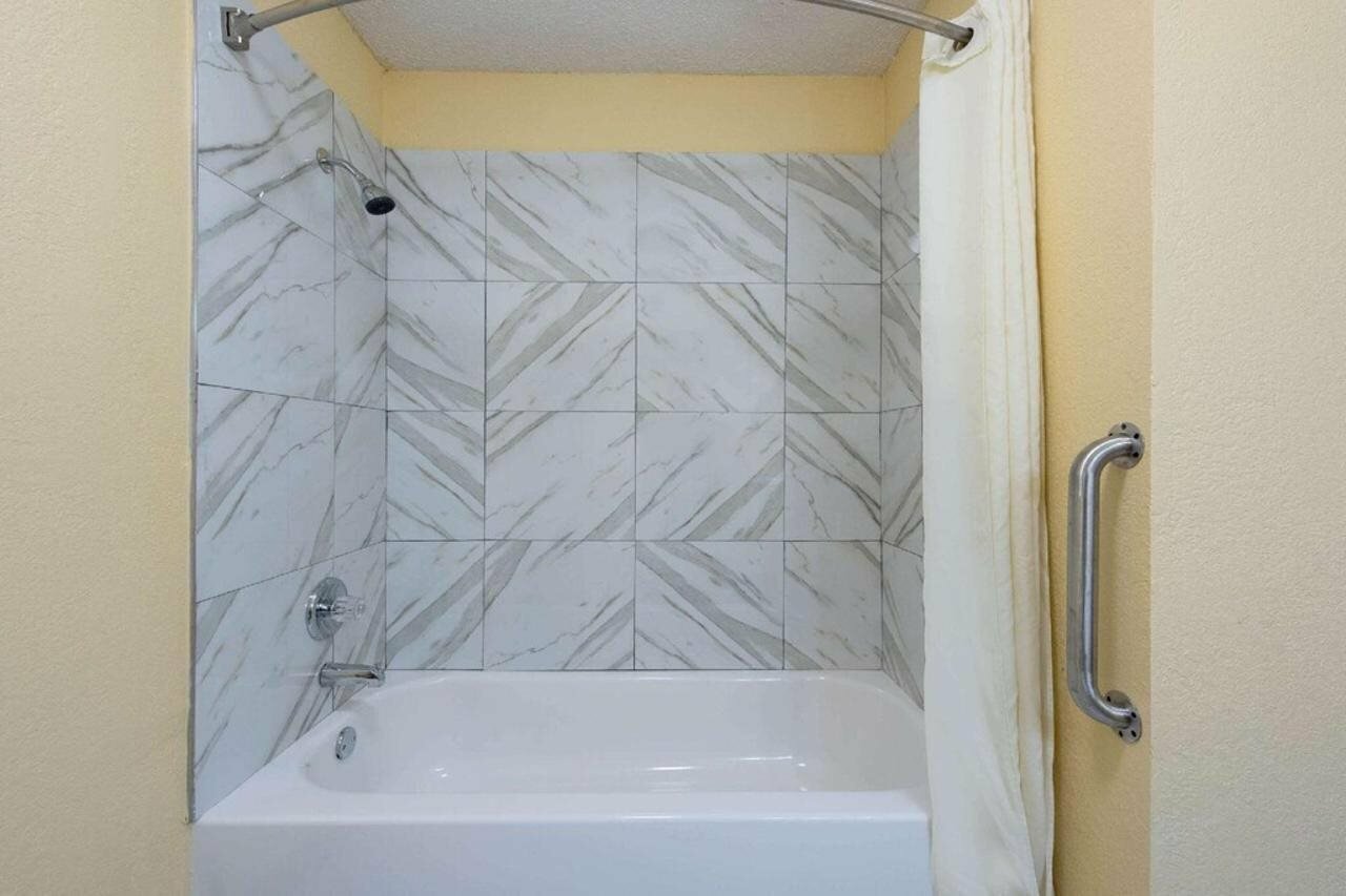 Фото Days Inn by Wyndham Salem