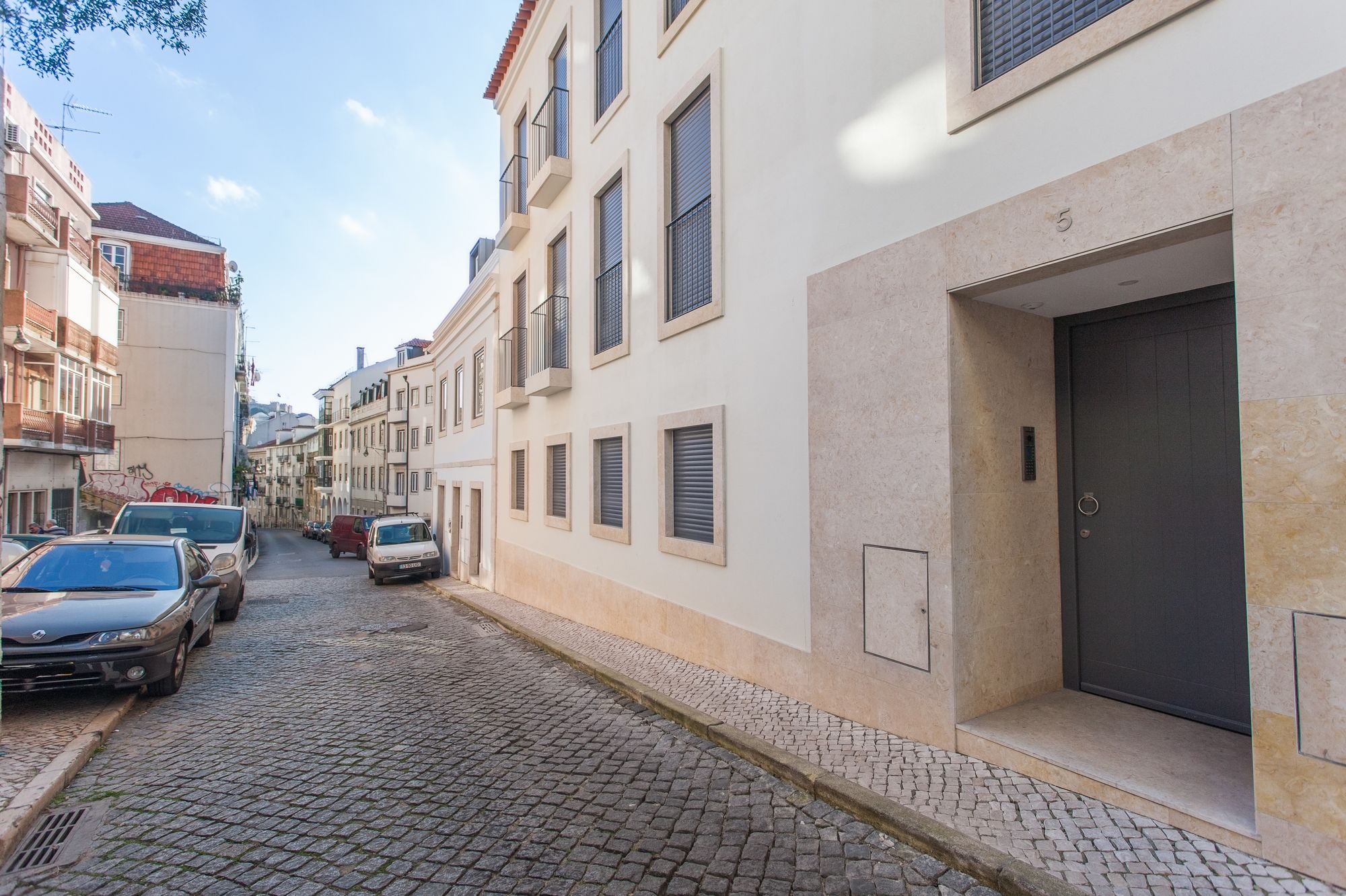 Фото Mouraria Blue Three-Bedroom Apartment w Parking - by Lu Holidays