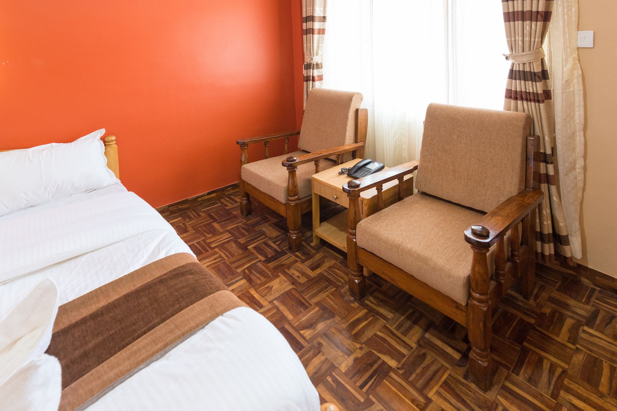 Фото Hotel Khangsar