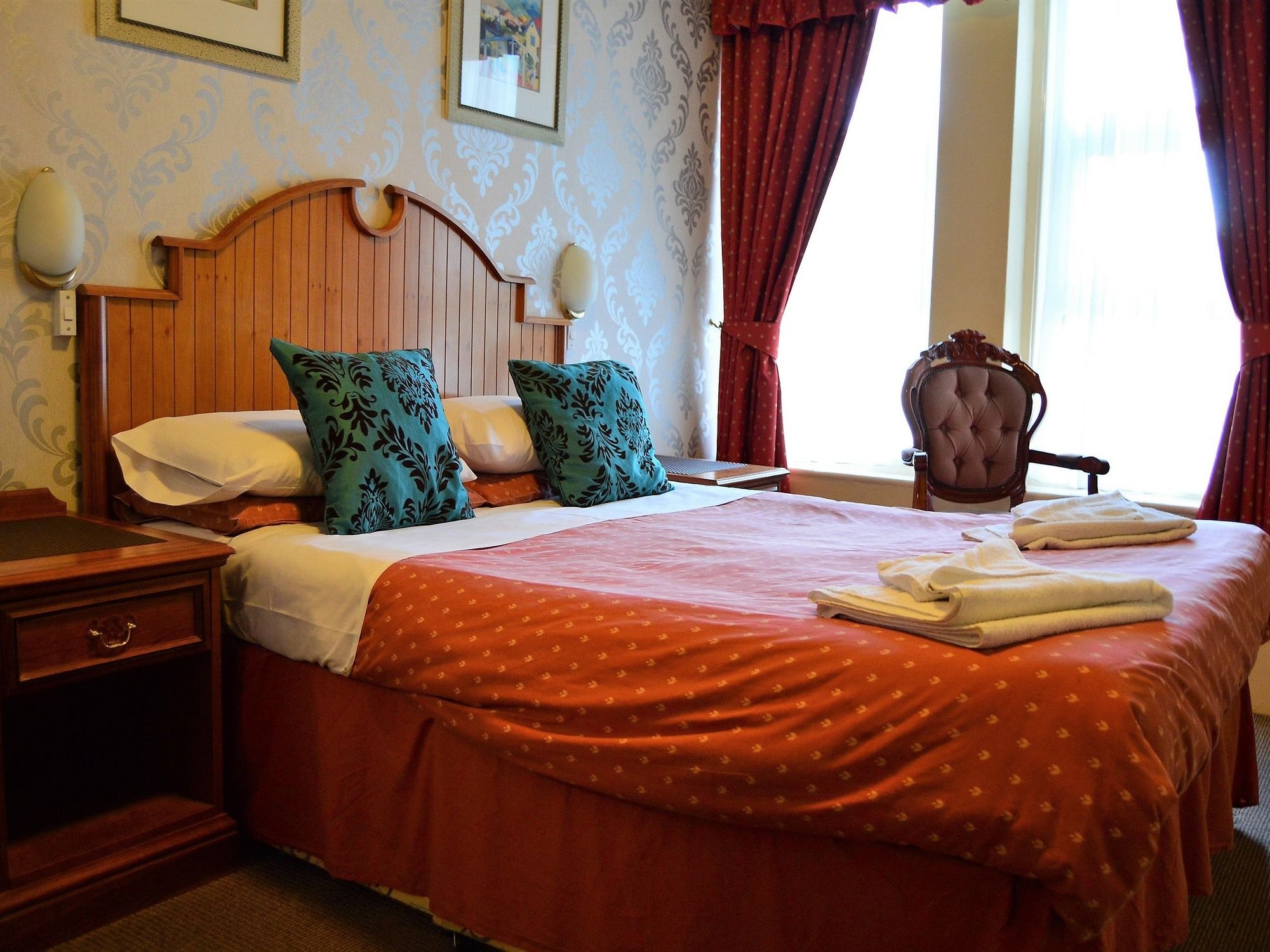 Фото The Oak Lea Hotel