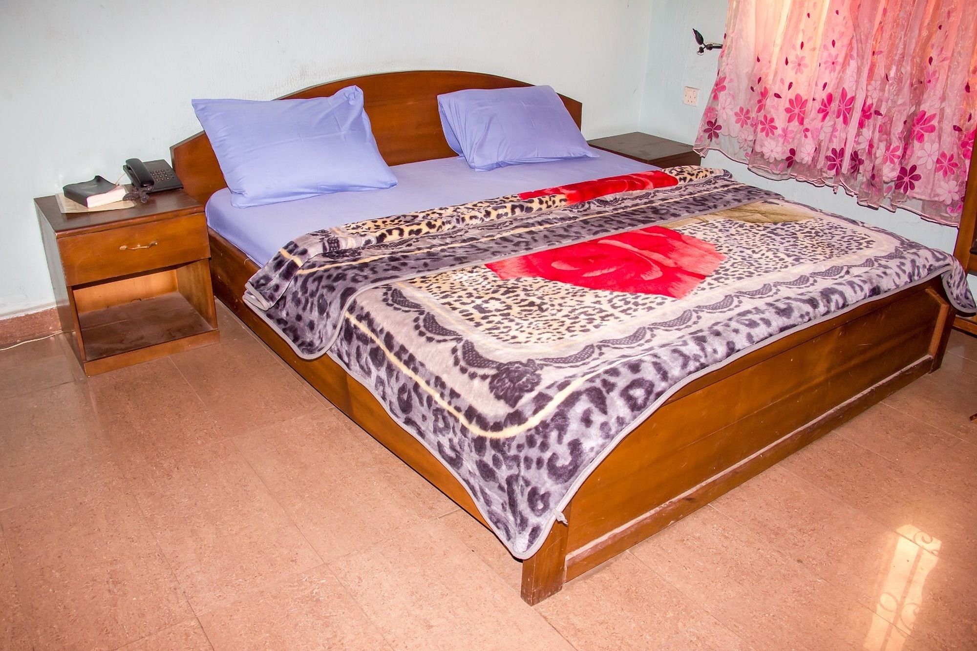 Фото Creme Suites & Hotel