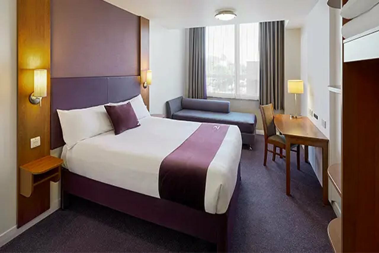 Фото Premier Inn Cardiff City South hotel
