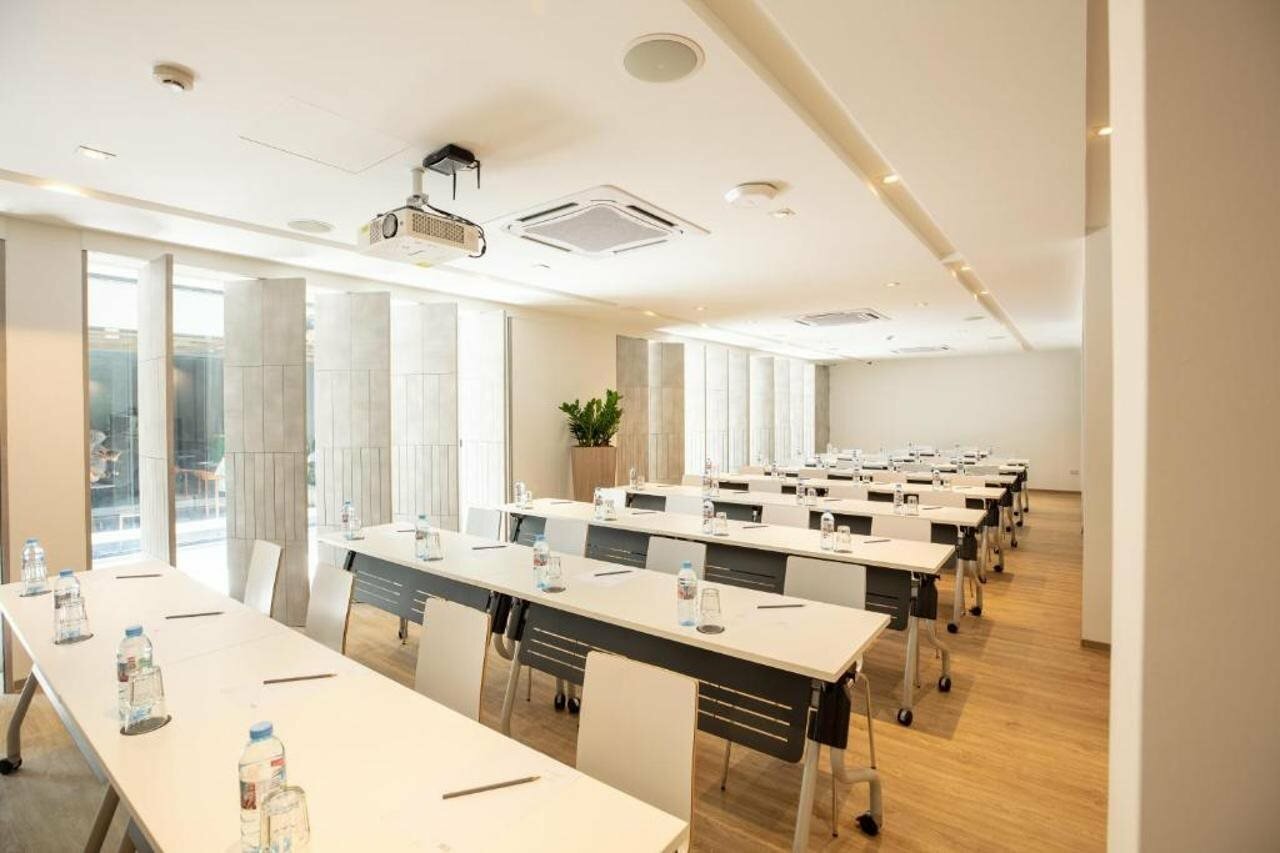 Фото Reno Hotel Bangkok