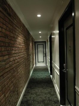 Фото East Village Hotel