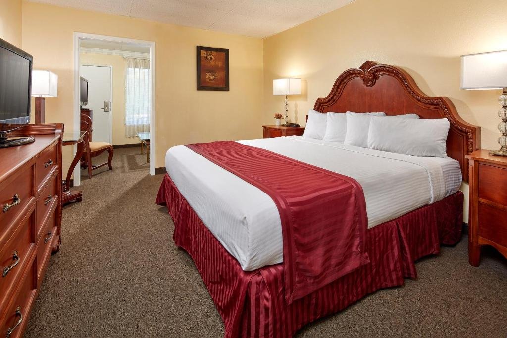 Фото Capri Suites Anaheim