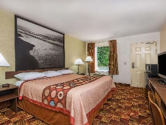 Фото Super 8 by Wyndham Fayetteville