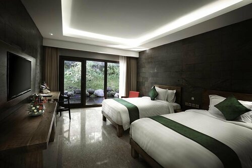 Гостиница The Westlake Hotel & Resort Yogyakarta