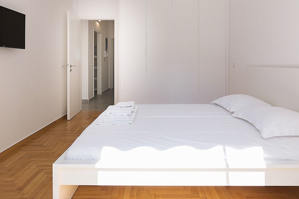 Фото Spacious two bedroom apartment
