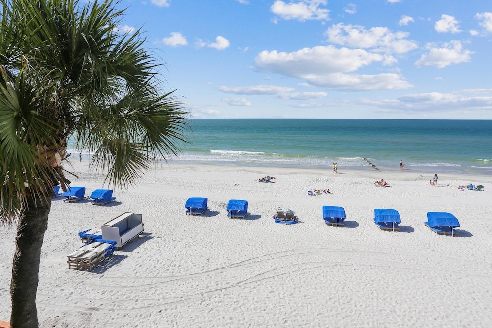 Фото Las Brisas 202 Beach Front/very Spacious/pool/bbq!