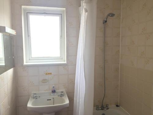 Фото Oaklands Hotel