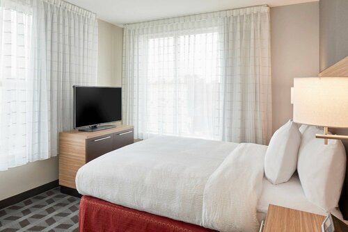 Гостиница TownePlace Suites by Marriott Columbus North - Osu