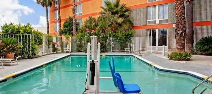 Фото Best Western Plus Commerce Hotel