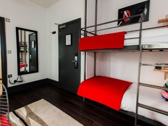 Фото The Wellington Hotel