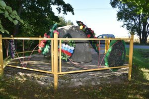 Памятный знак в честь погибших военнопленных (Leningrad Region, Luzhskiy District, Skreblovskoye selskoye poseleniye, mestechko Sanatoriy Krasny Val), monument, memorial