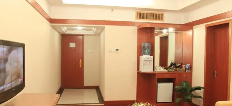 Фото Golden Lustre Hotel