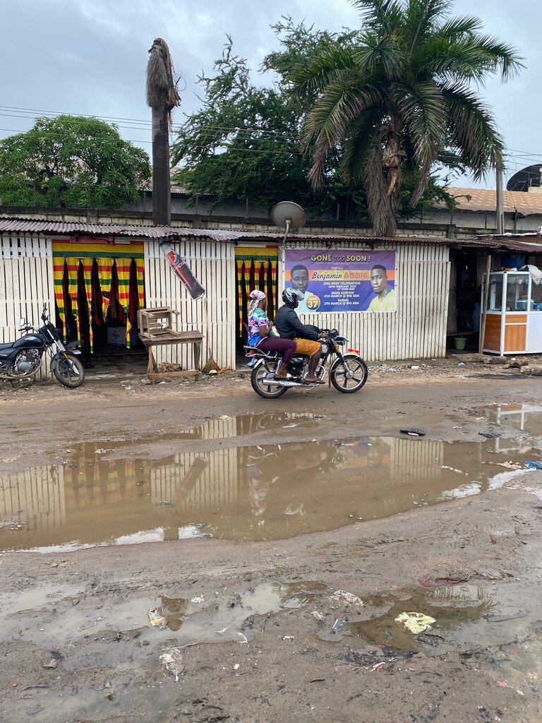 Bar, pub White Pub, Accra, photo