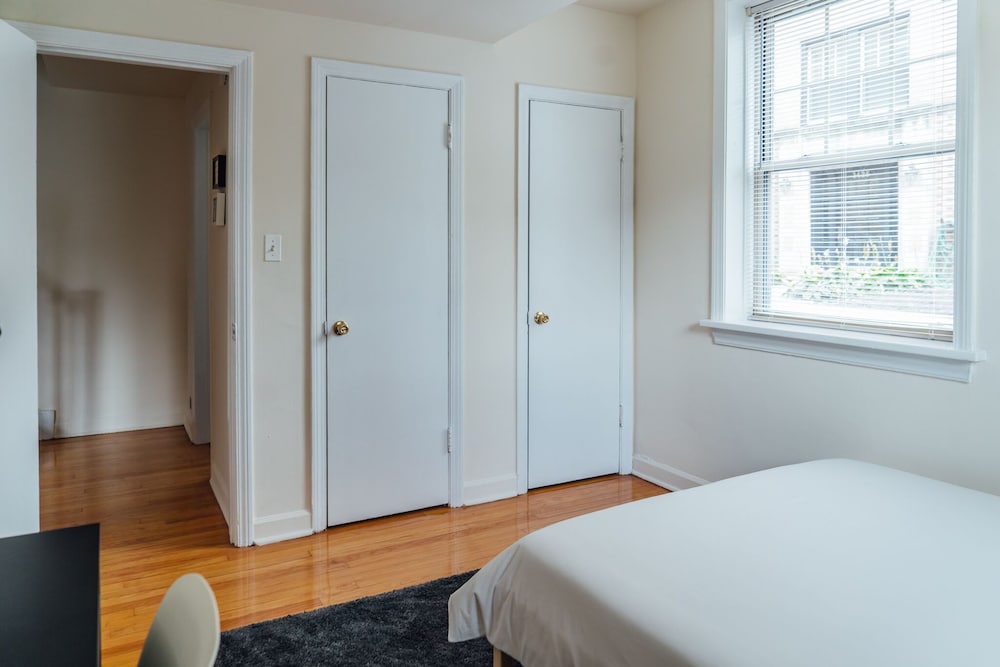 Фото Chic & Pristine 1br Apt in Marshfield