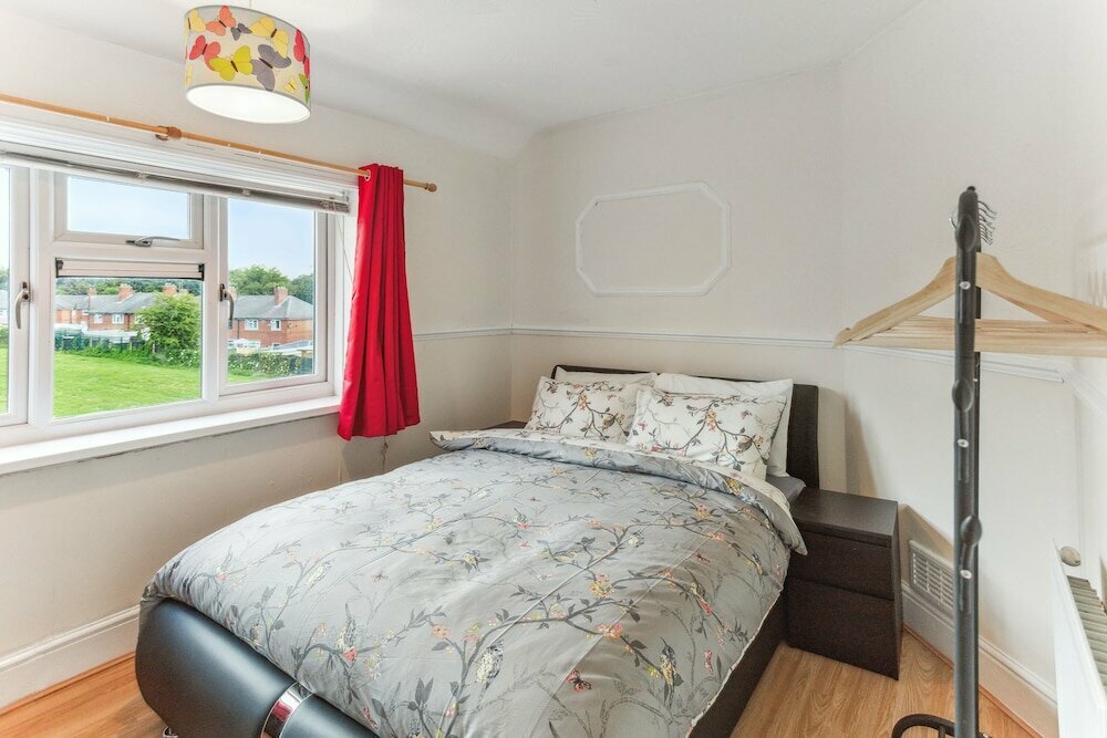 Hotel 12 Broadlea Rd, Leeds, photo