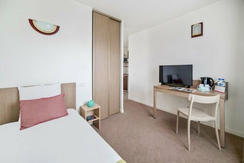 Гостиница Comfort Aparthotel Versailles Saint Cyr Lecole в Трапе