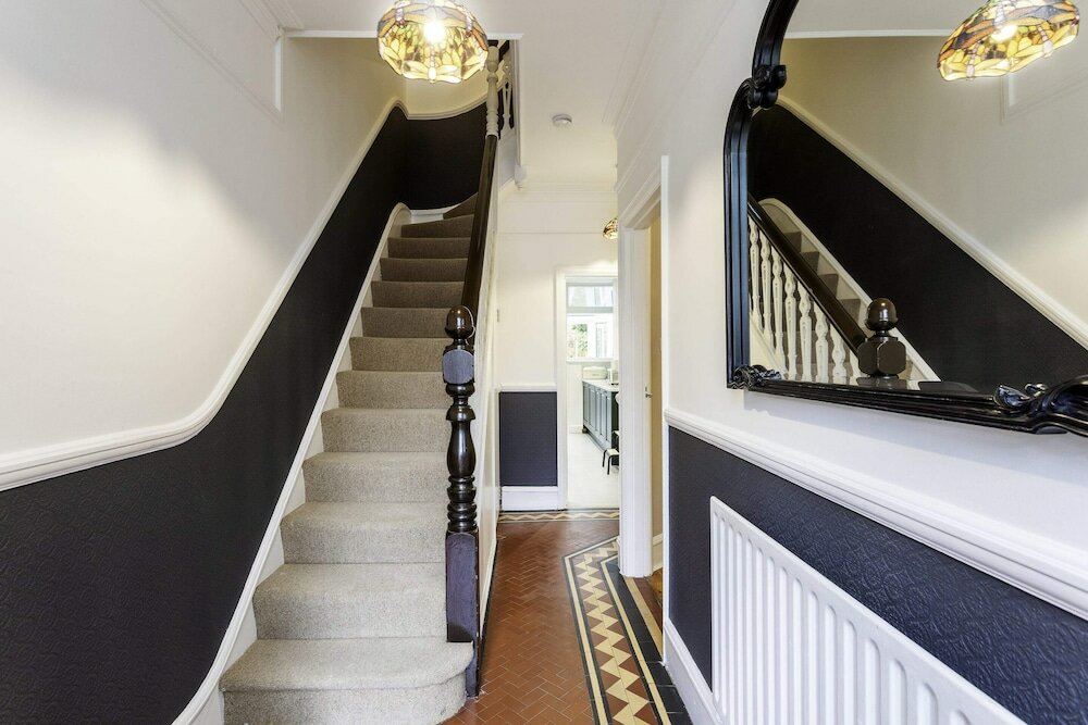 Фото Terraced Edwardian House-poets' Corner