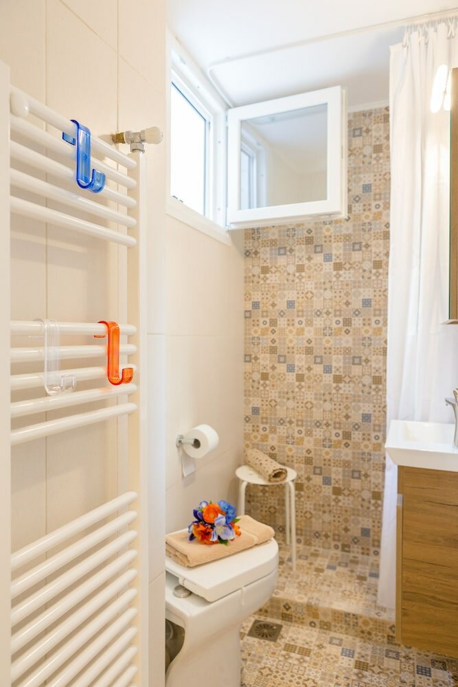 Фото Grandma's Chic & Bright Athenian Home with a Patio