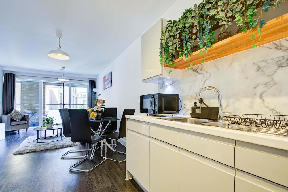 Фото Modern Greenwich Flat With Parking