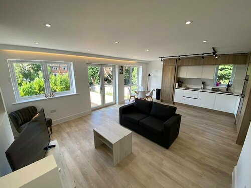 Гостиница Lovely 2 Bedroom Flat with Parking