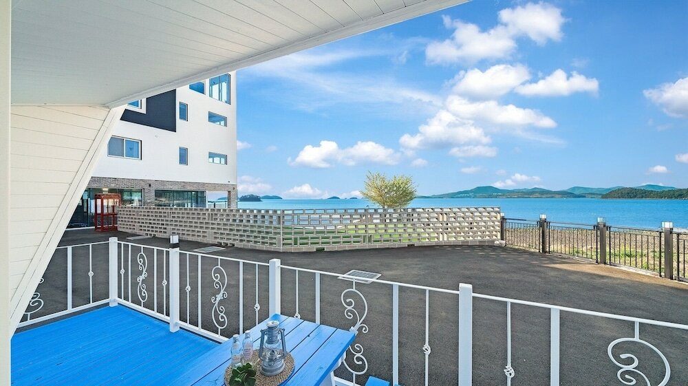 Фото Yeosu Riaeddo Poolvilla Pension