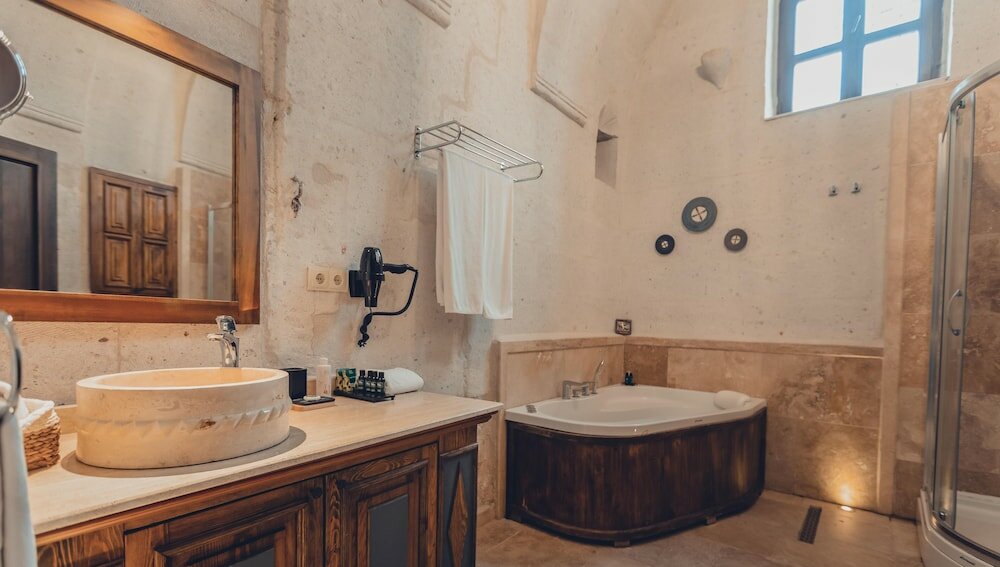 Фото Nino Cave Suites