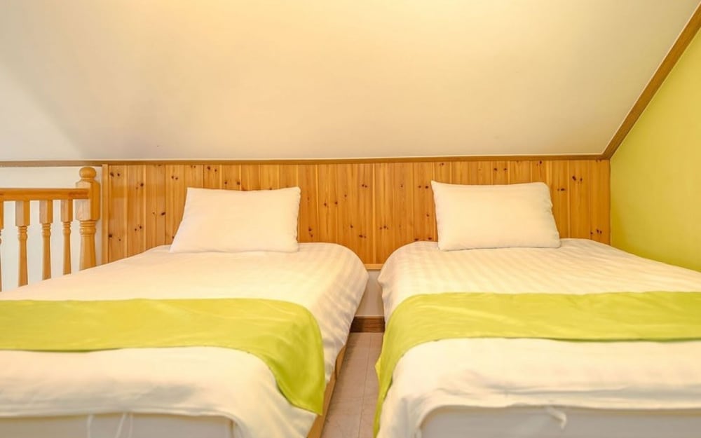 Фото Yeosu Maison Blanche Pension