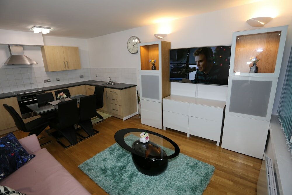 Фото Beautiful 2 beds Woolwich Central Apt