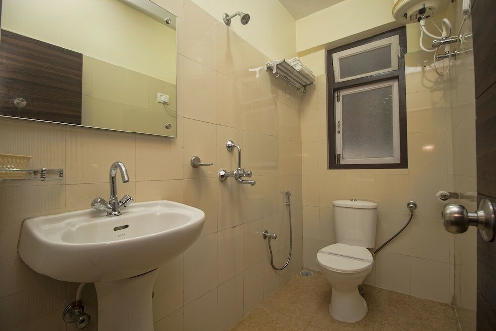 Фото Oyo 27907 Greater Kailash The Palace