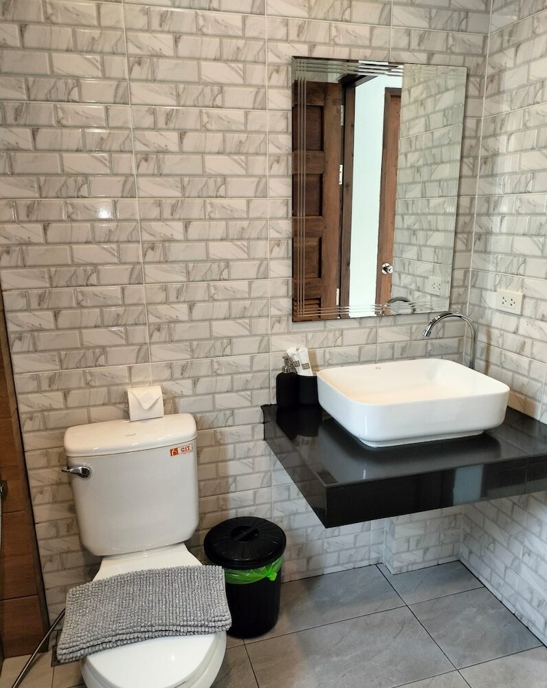 Фото Naiwok Hills