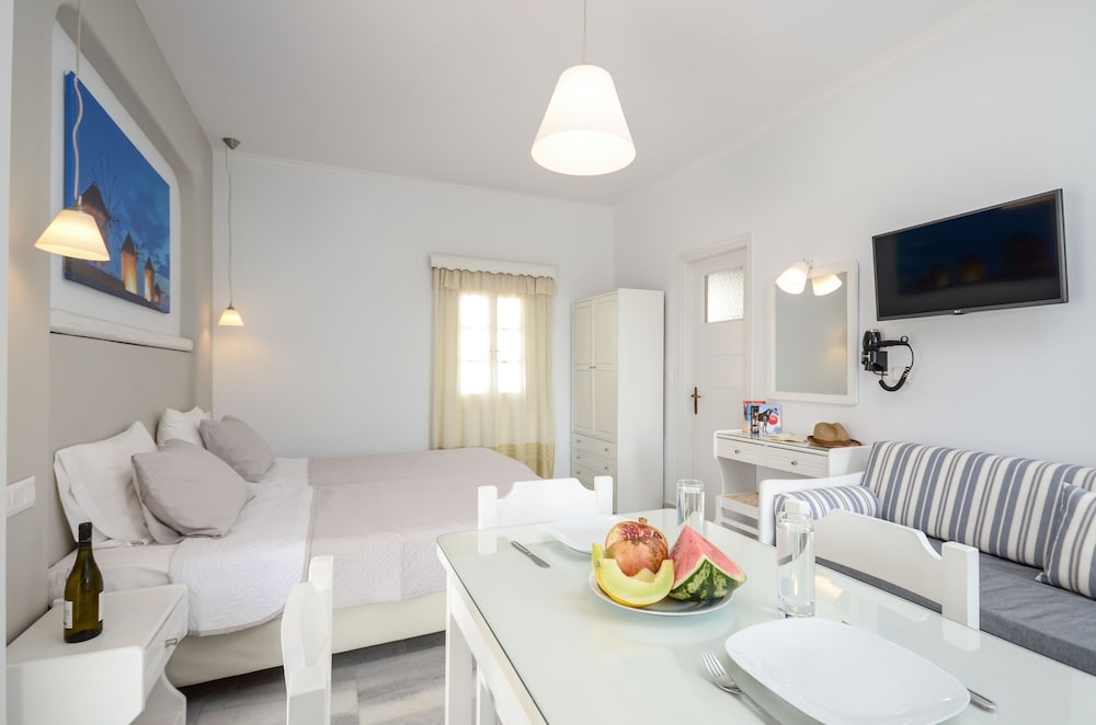 Фото Birikos Studios & Apartments