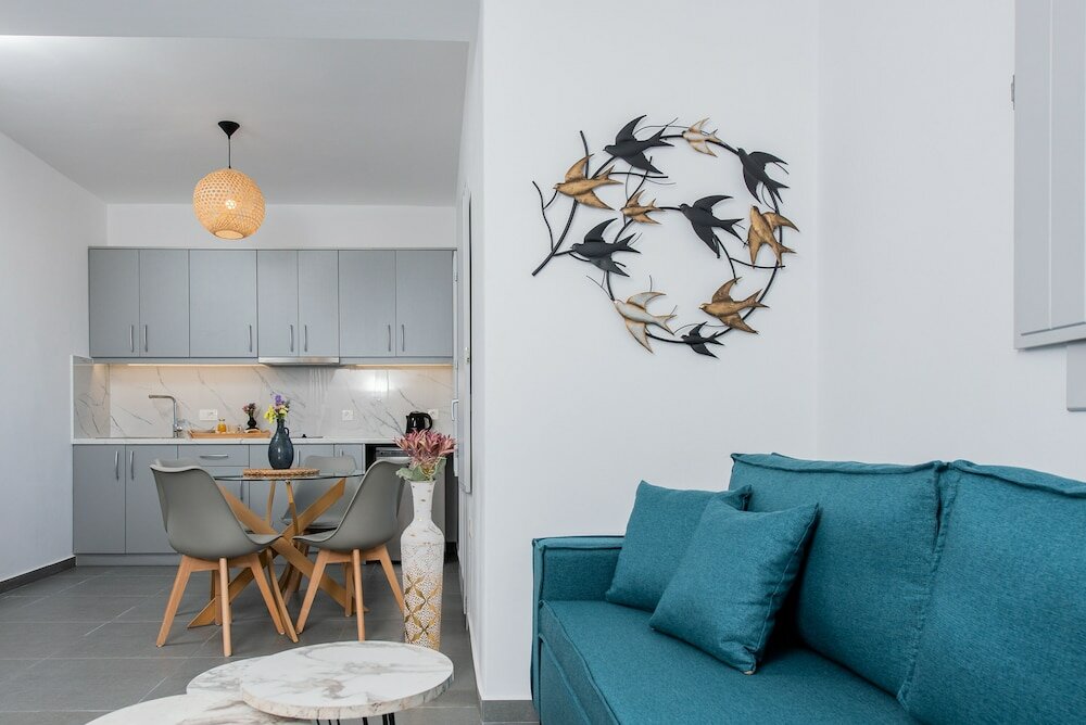 Фото Golden View Jacuzzi Suites