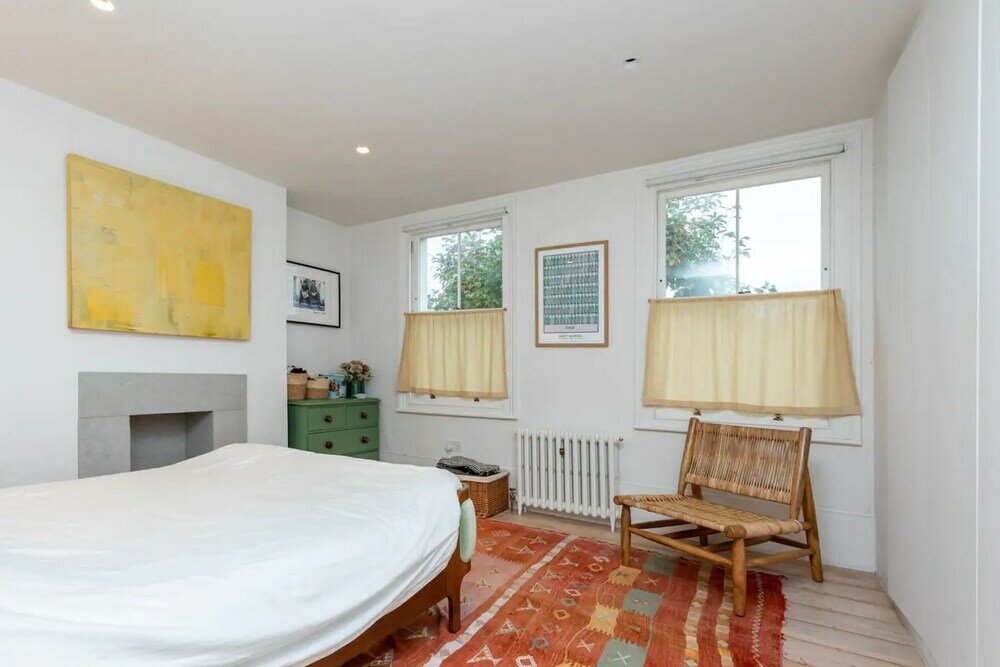 Фото Beautiful 2 Bedroom Townhouse With Garden in Kentish Town