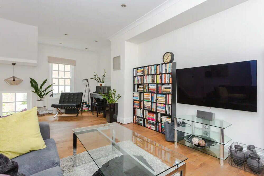 Фото Stylish 3 Bedroom Home With Garden Near Kings Cross