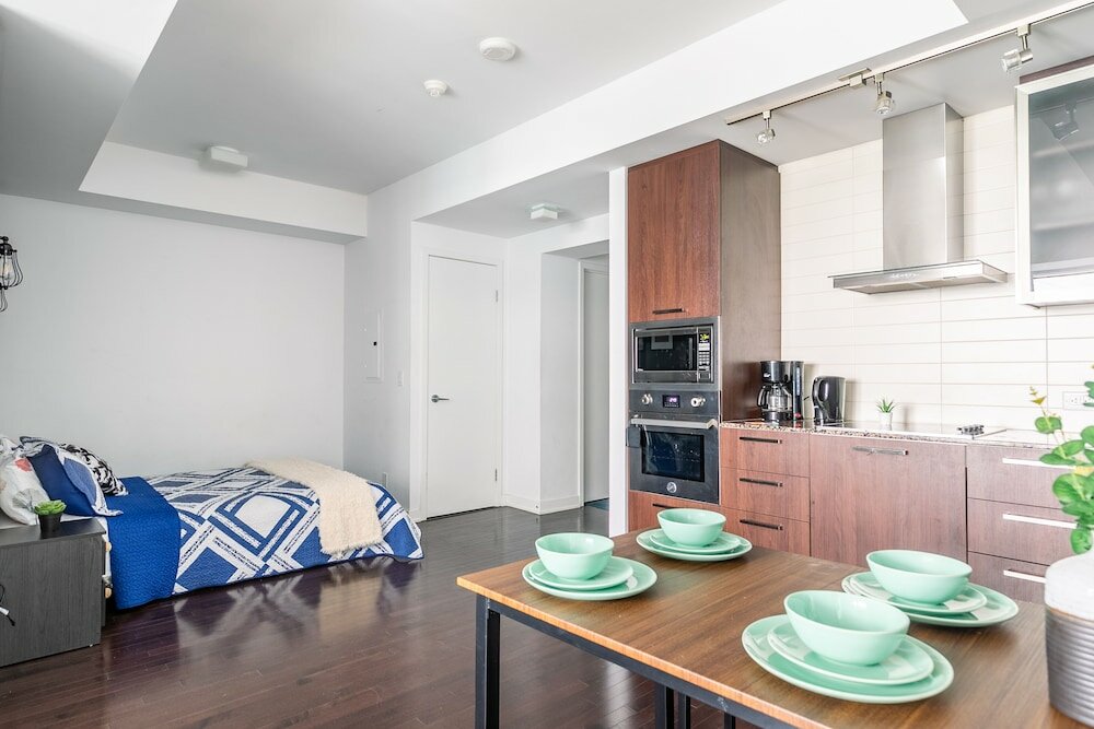 Фото Skytrees Condos at Union Station