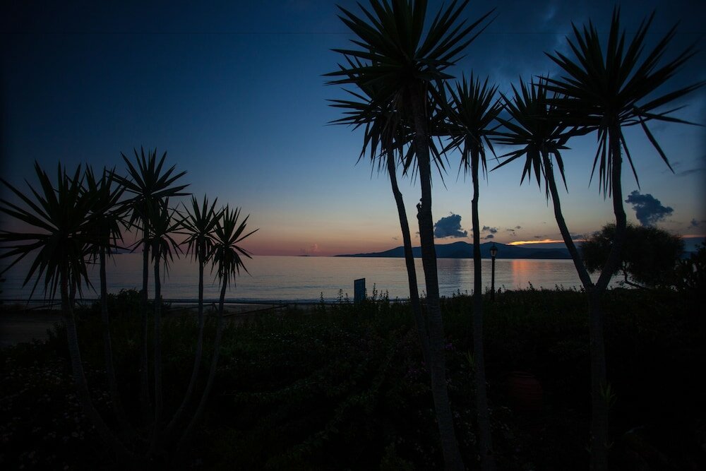 Фото Athina Studios & Suites