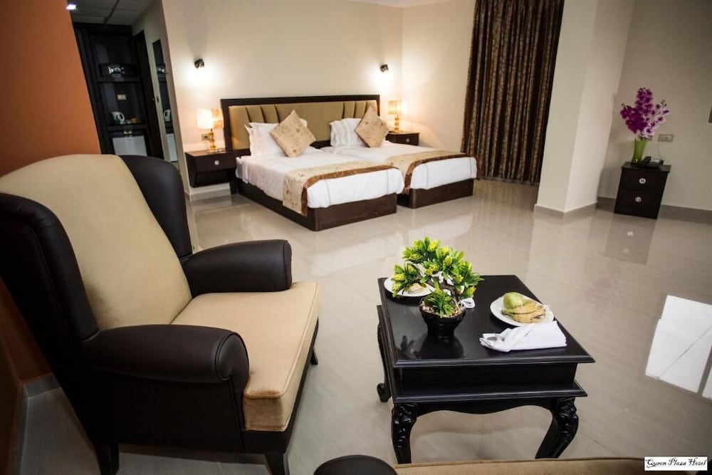 Фото Queen Plaza Hotel