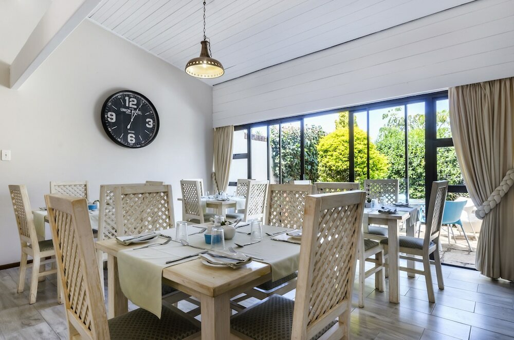 Фото Admiral's Lodge Guest House B & B