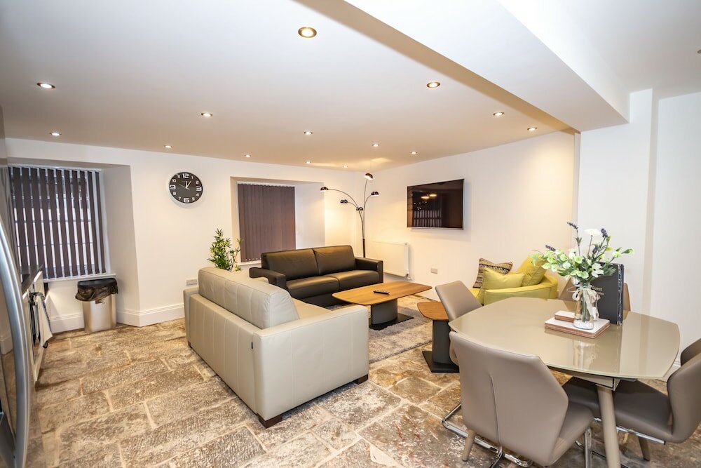 Фото 2 Bed- The Sandringham Suite