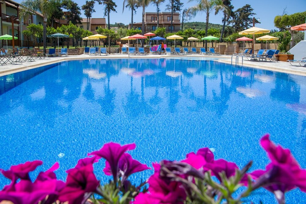 Фото Omega Platanias