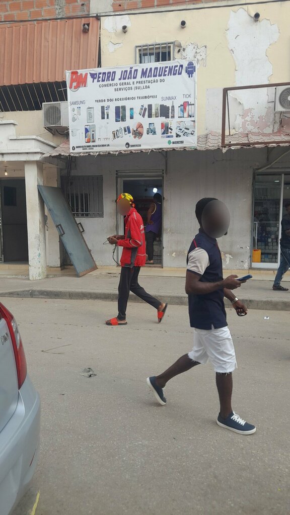 Mobile phone store Pedro João Maquengo, Loanda, photo