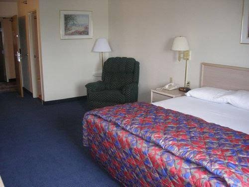 Фото Red Roof Inn Holton