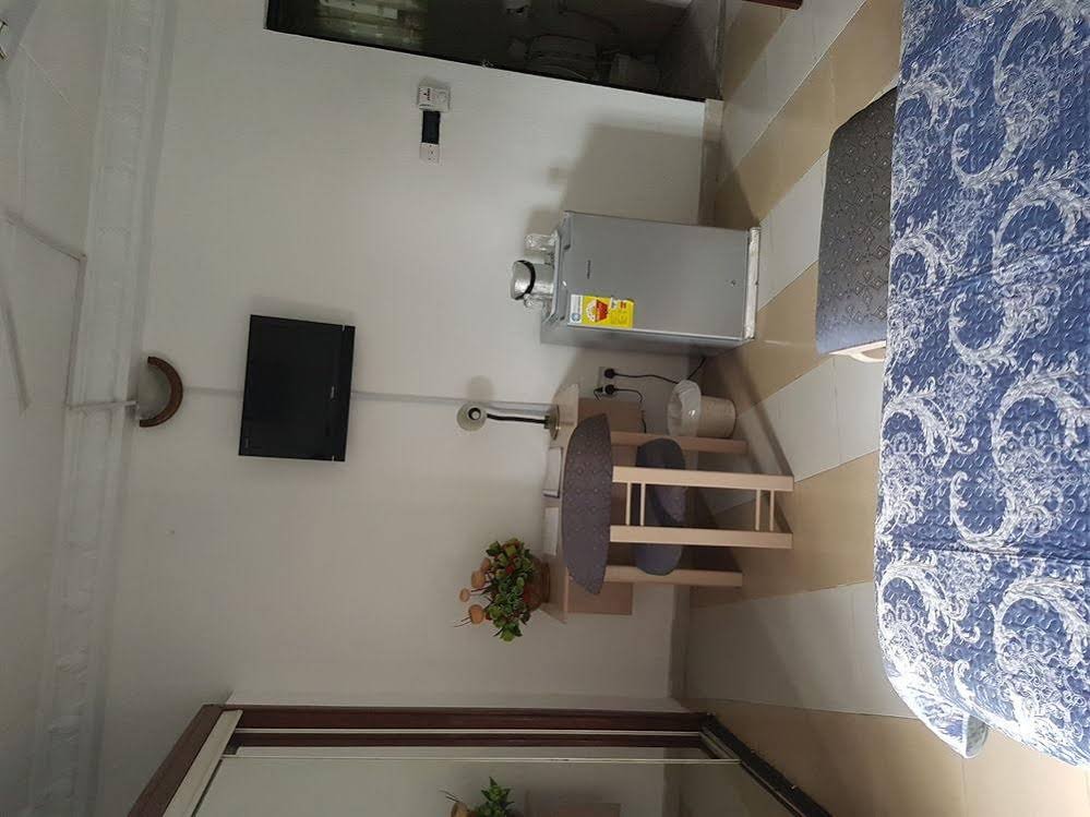 Фото Hill View Hotel West Airport