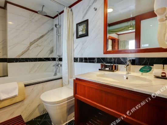 Фото Conifer Boutique Hotel