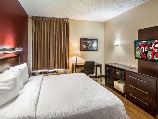 Фото Red Roof Inn Plus+ Long Island - Garden City