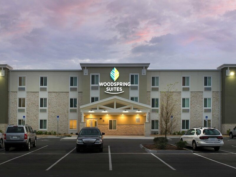Гостиница WoodSpring Suites Orlando Airport в Орландо